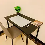 Adorable Sunny Apartment With Free Pool And Mall Access