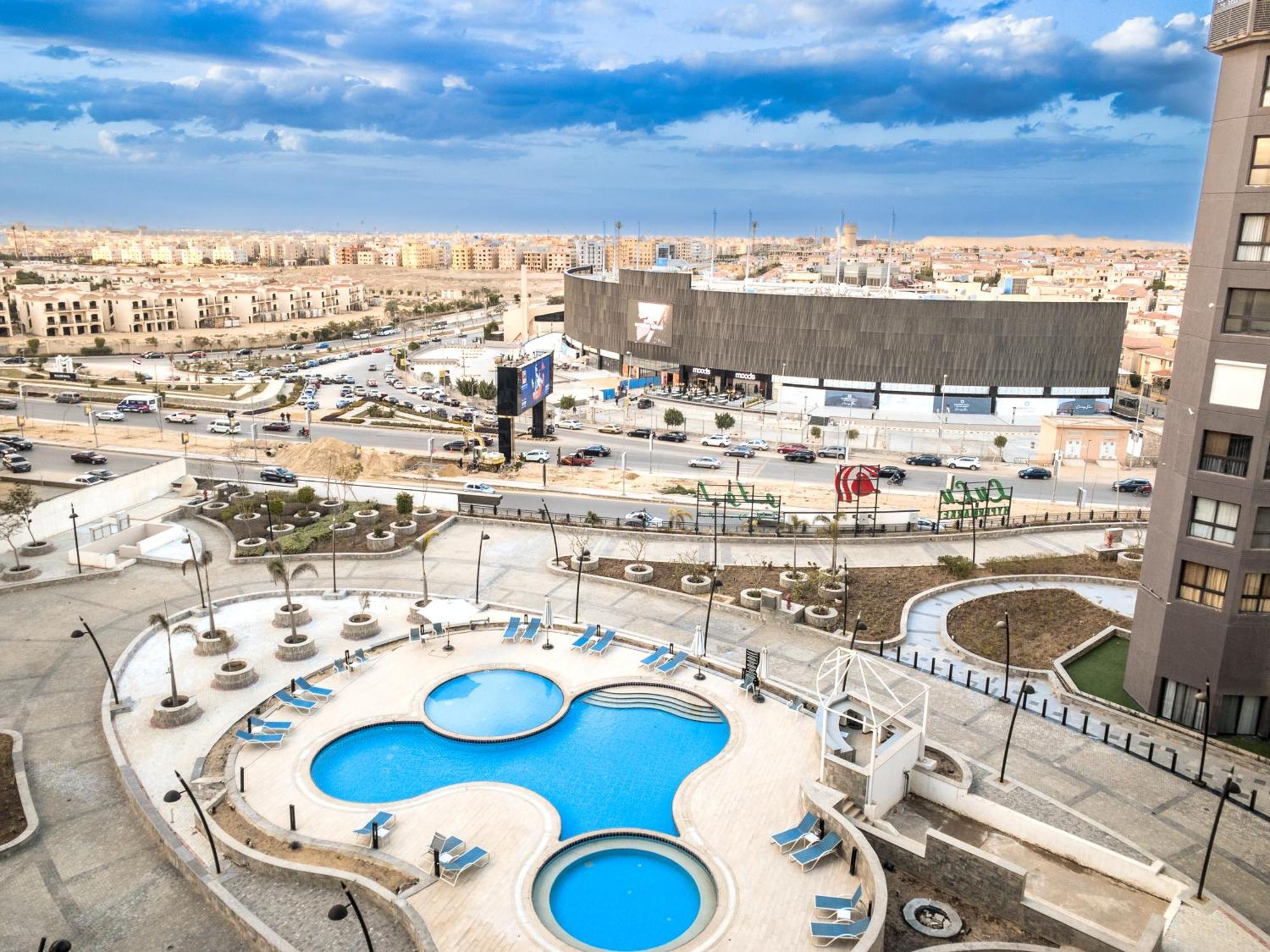 Adorable Sunny With Free Pool And Mall Access Apartment Cairo