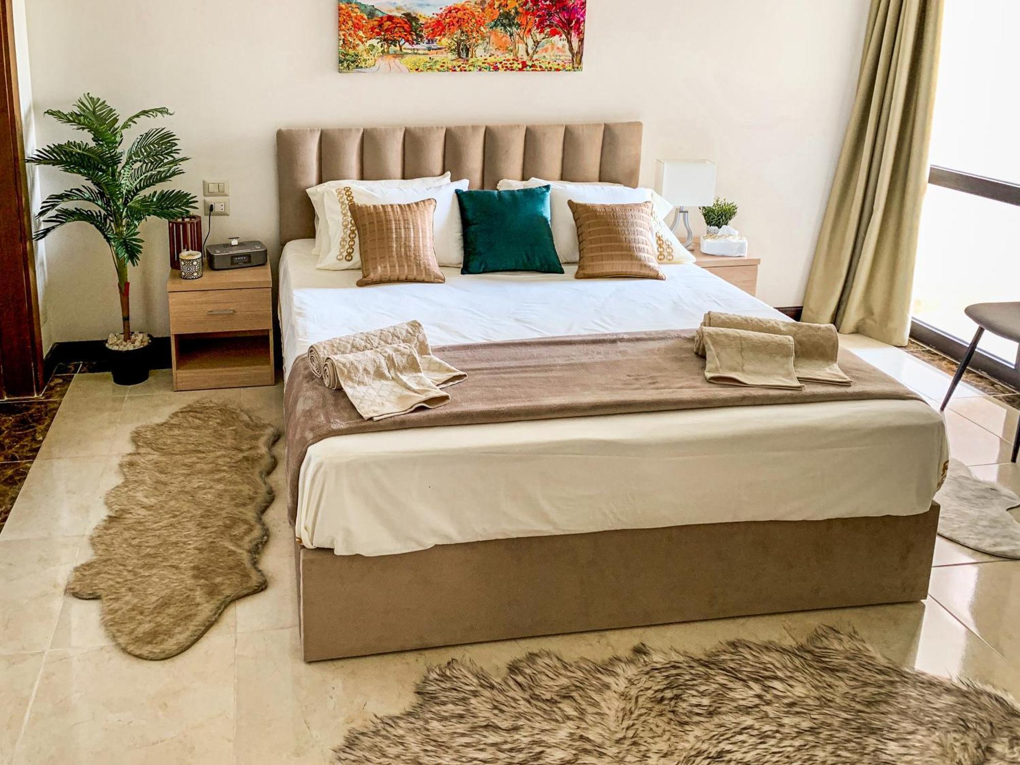 Adorable Sunny With Free Pool And Mall Access * Cairo