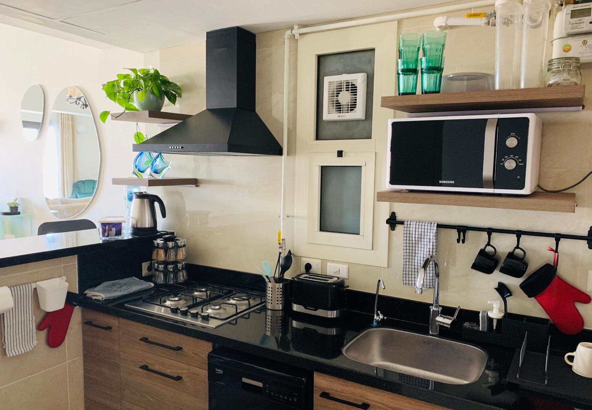 Apartment Adorable Sunny With Free Pool And Mall Access