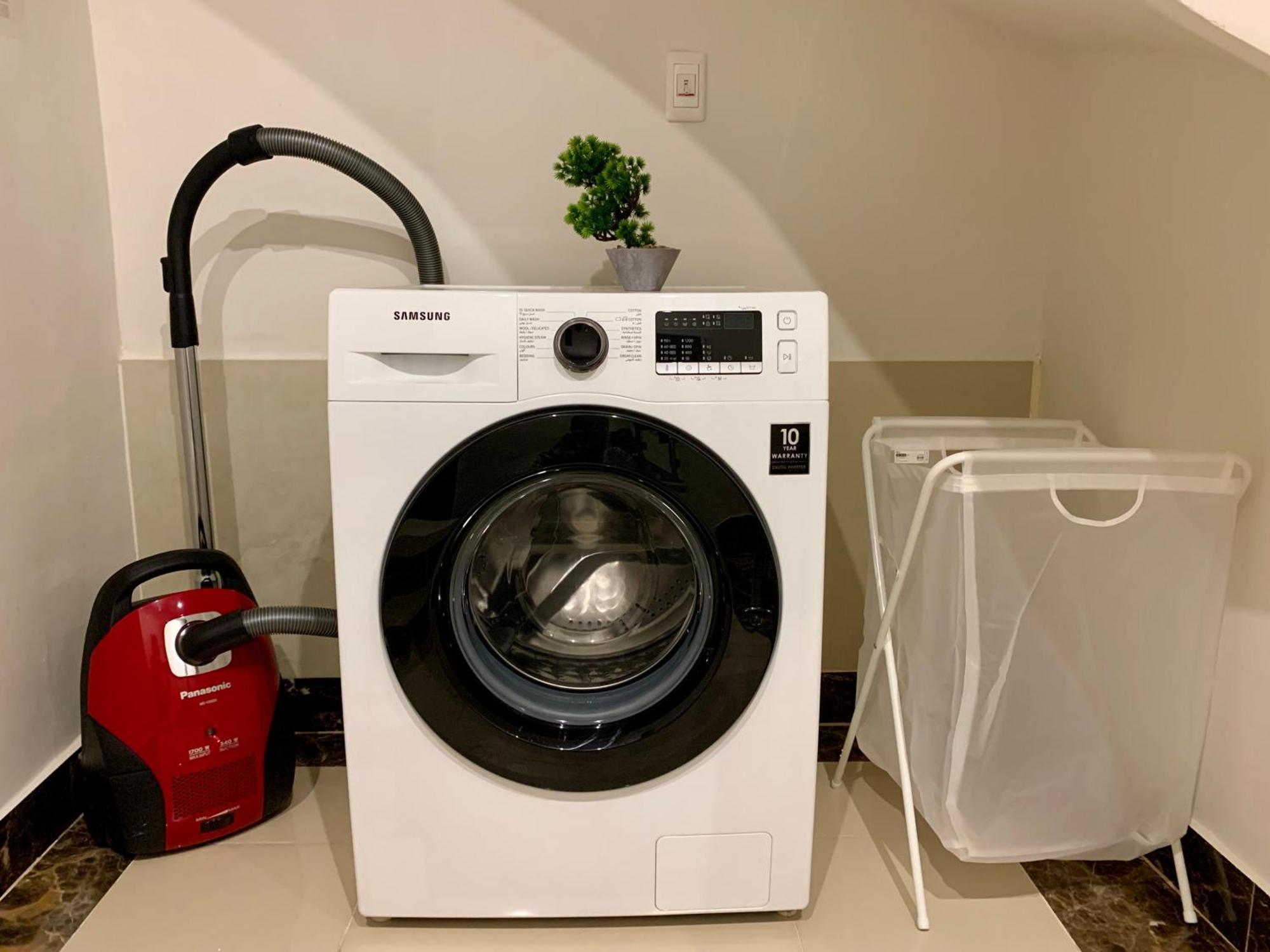 Apartment Adorable Sunny With Free Pool And Mall Access *