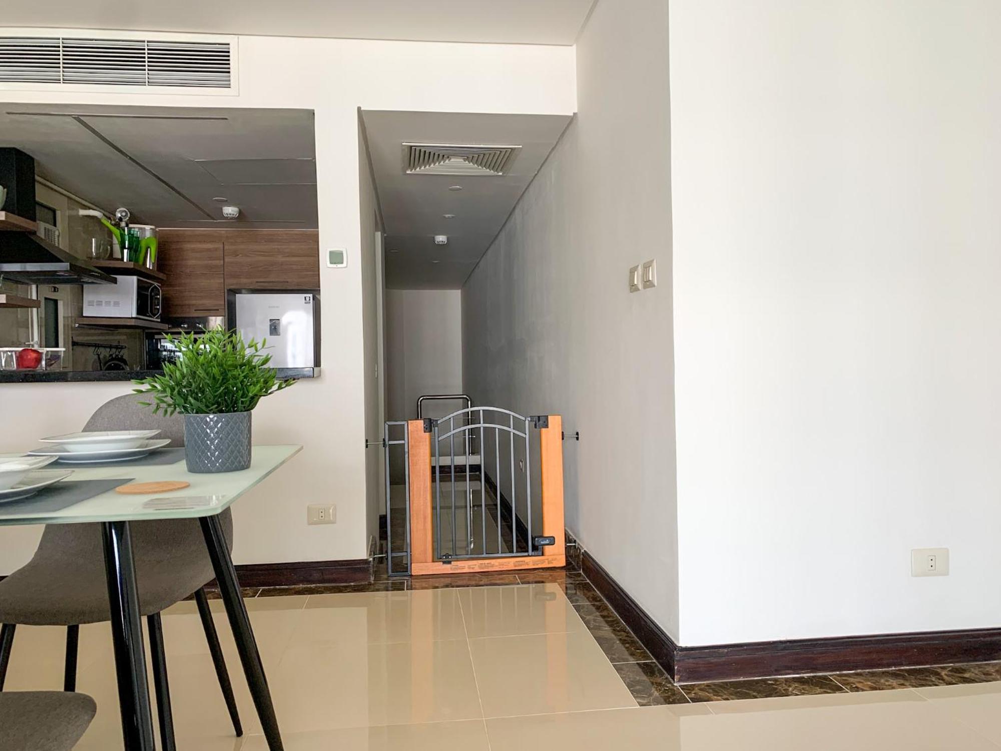 Adorable Sunny With Free Pool And Mall Access Apartment *