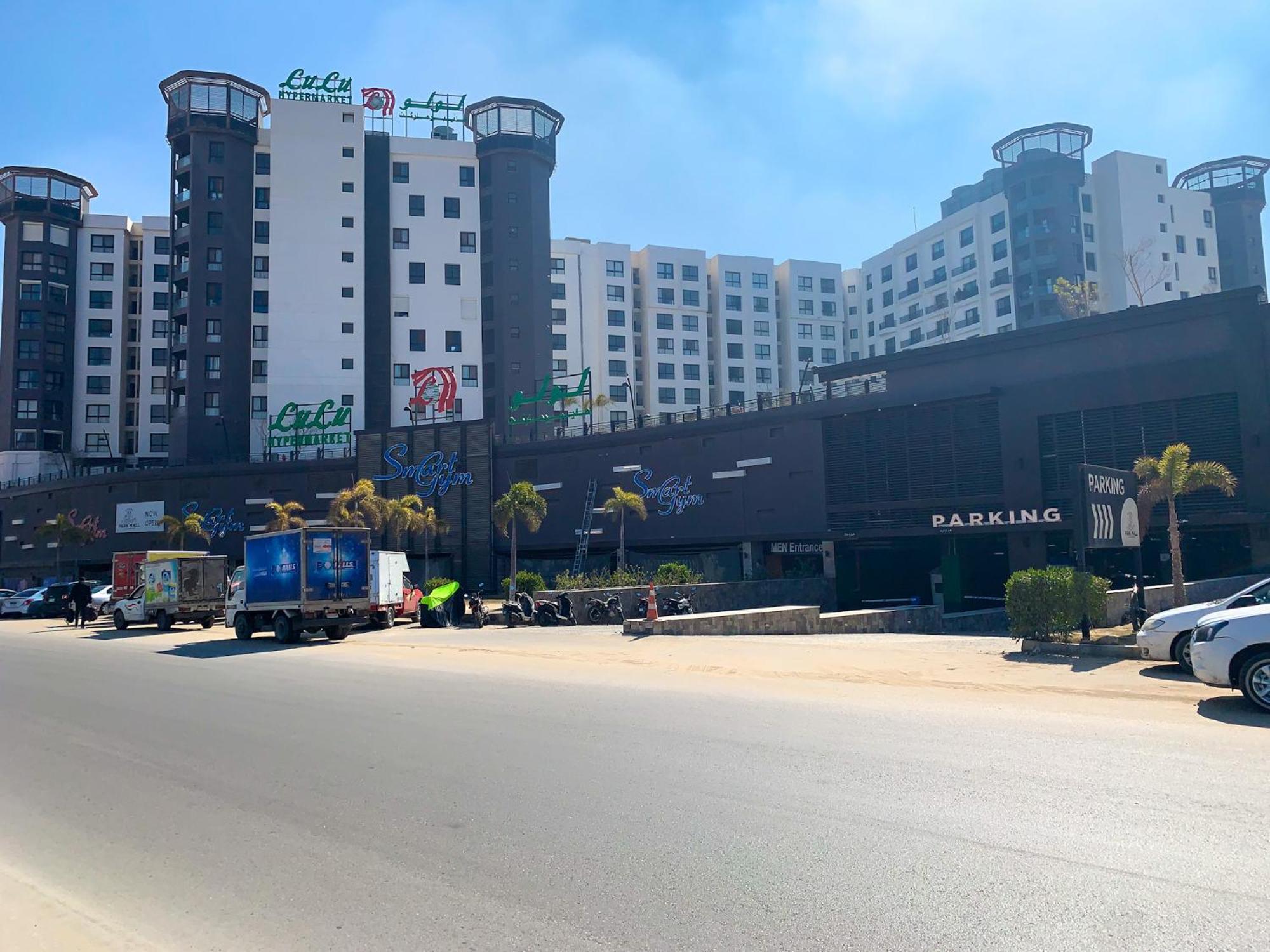 Adorable Sunny With Free Pool And Mall Access Apartment *