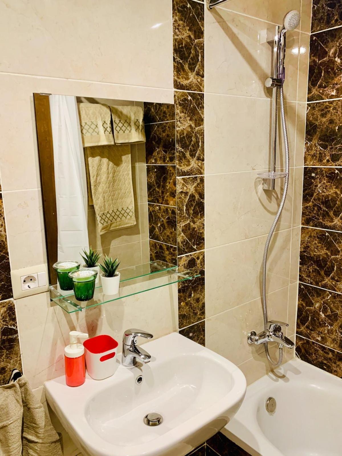 Adorable Sunny With Free Pool And Mall Access Apartment Cairo
